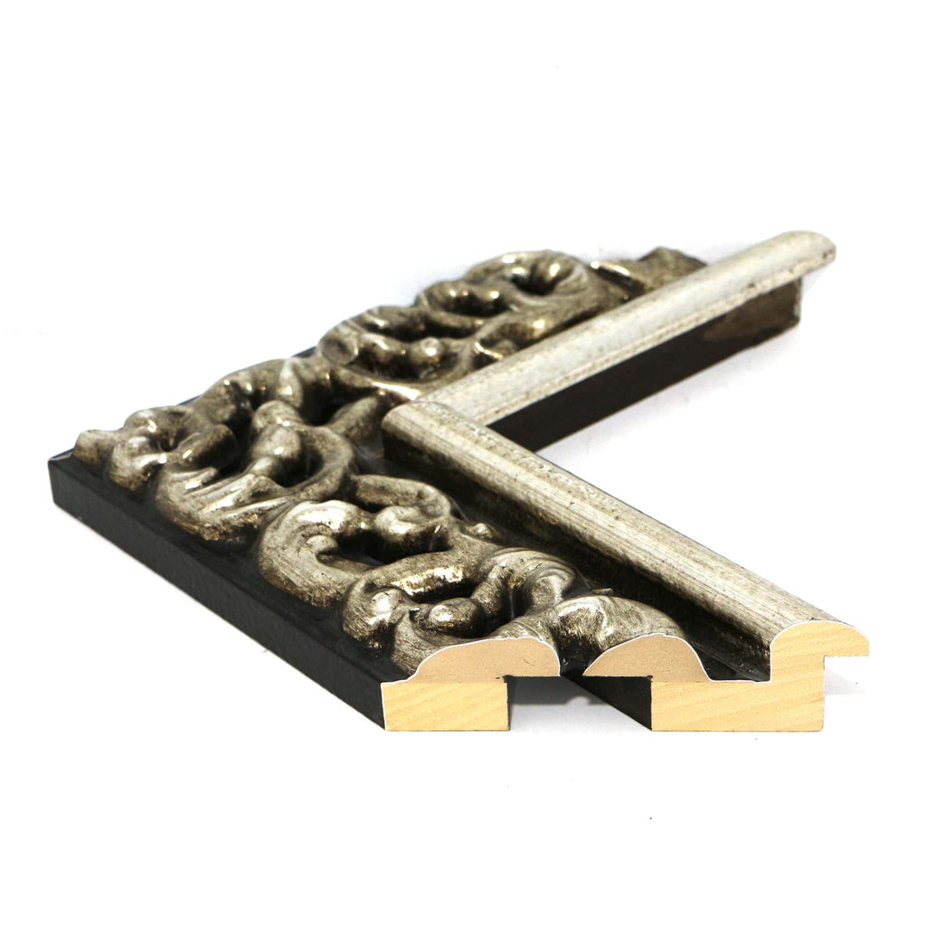 Moldura en Madera Acabado Plata. Modelo 5112 – Ornamentación Escultural y Elegancia Clásica