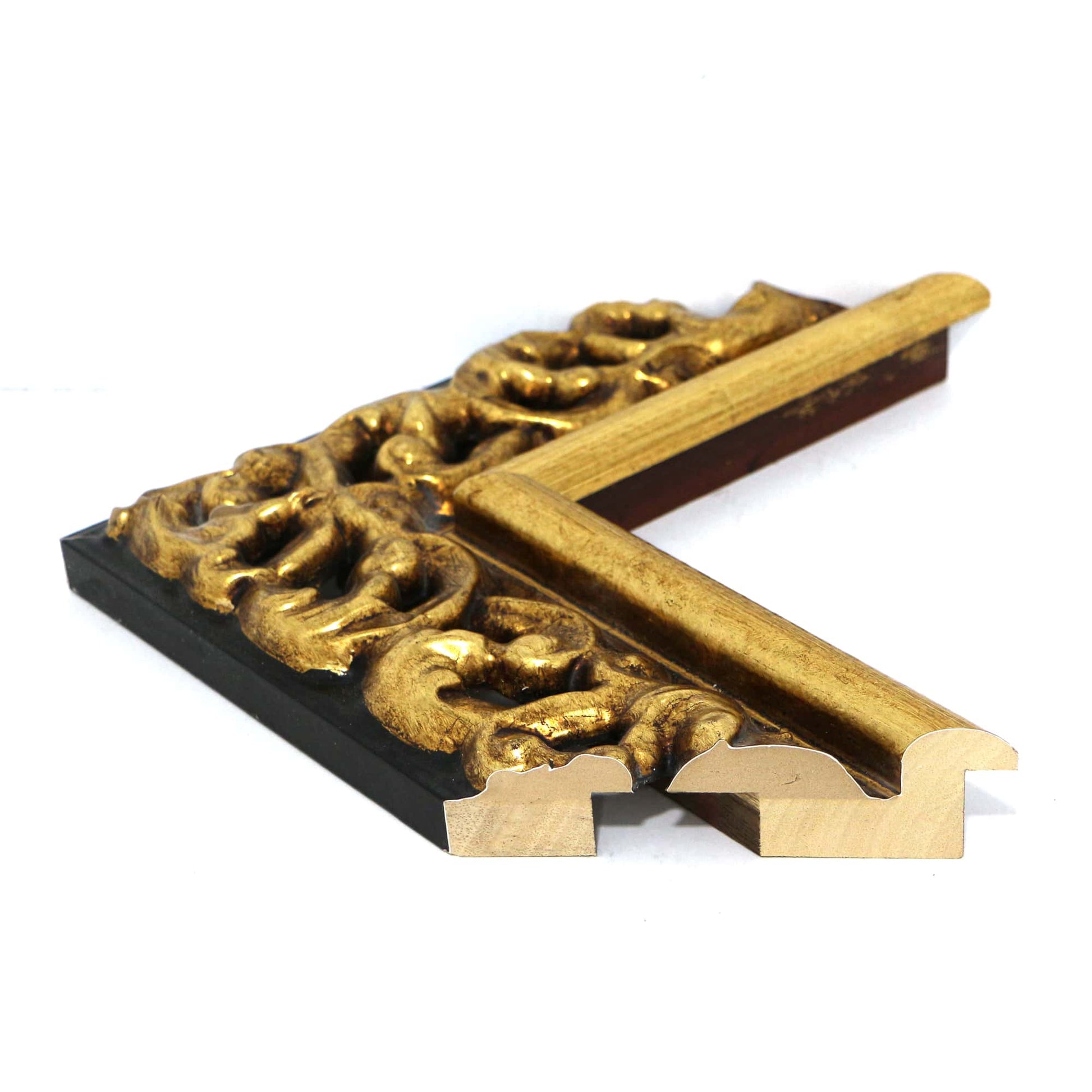 Moldura en Madera Acabado Oro. Modelo 5112 ORO – Ornamentación Clásica y Distinción Majestuosa