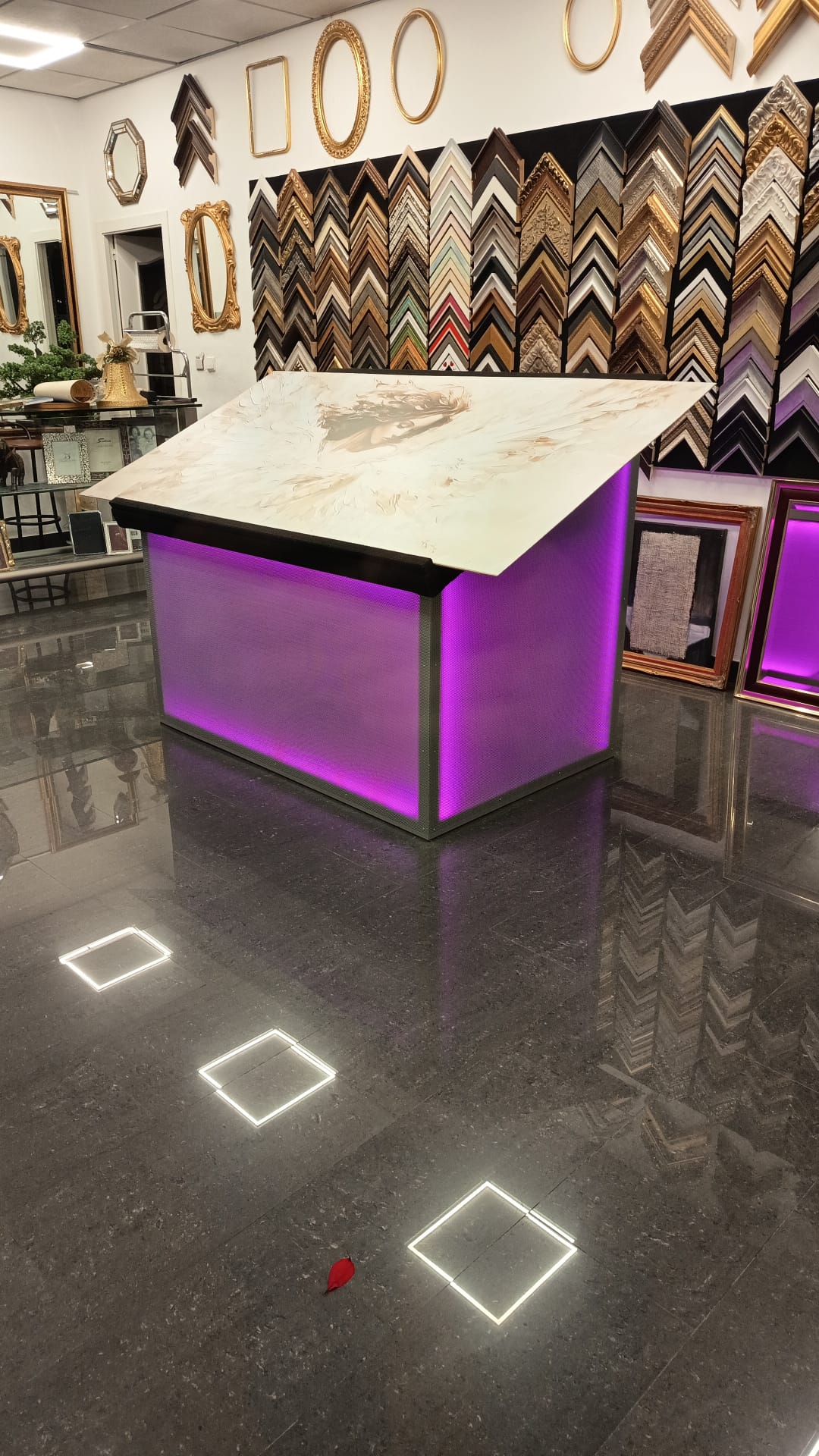 IMPRESION EN LIENZO MUJER ICONO 2000x1000 mm