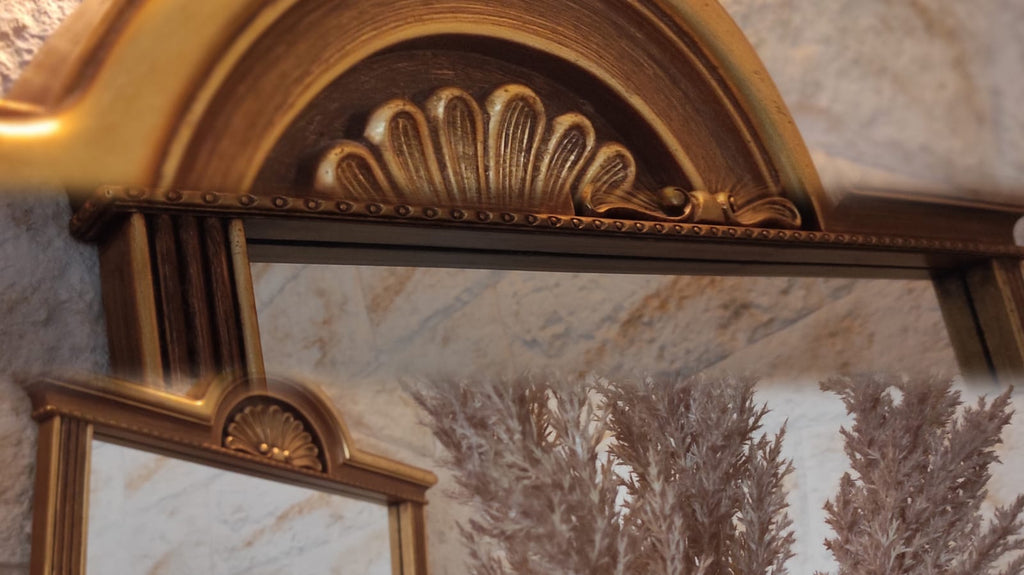 Espejo Restaurado con Marco Clásico – Elegancia y Tradición en Cada Detalle