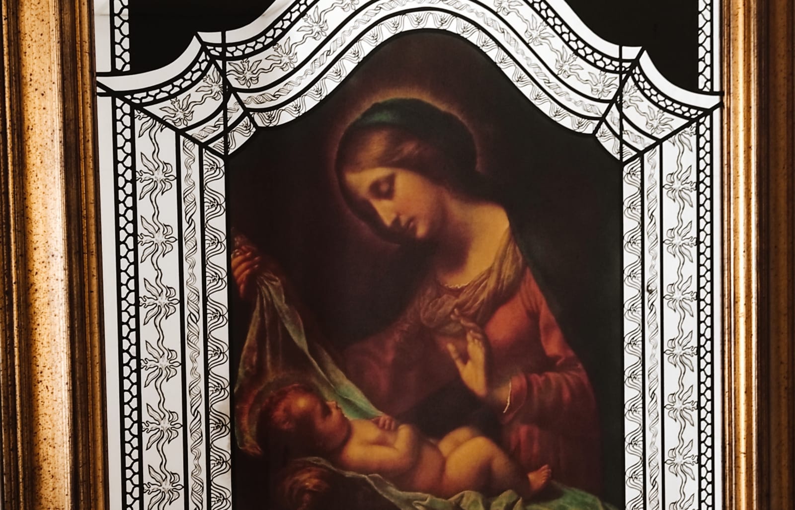 Cuadro Enmarcado con Imagen de la Virgen María y el Niño  Pintura sobre espejo– Devoción y Arte Clásico
