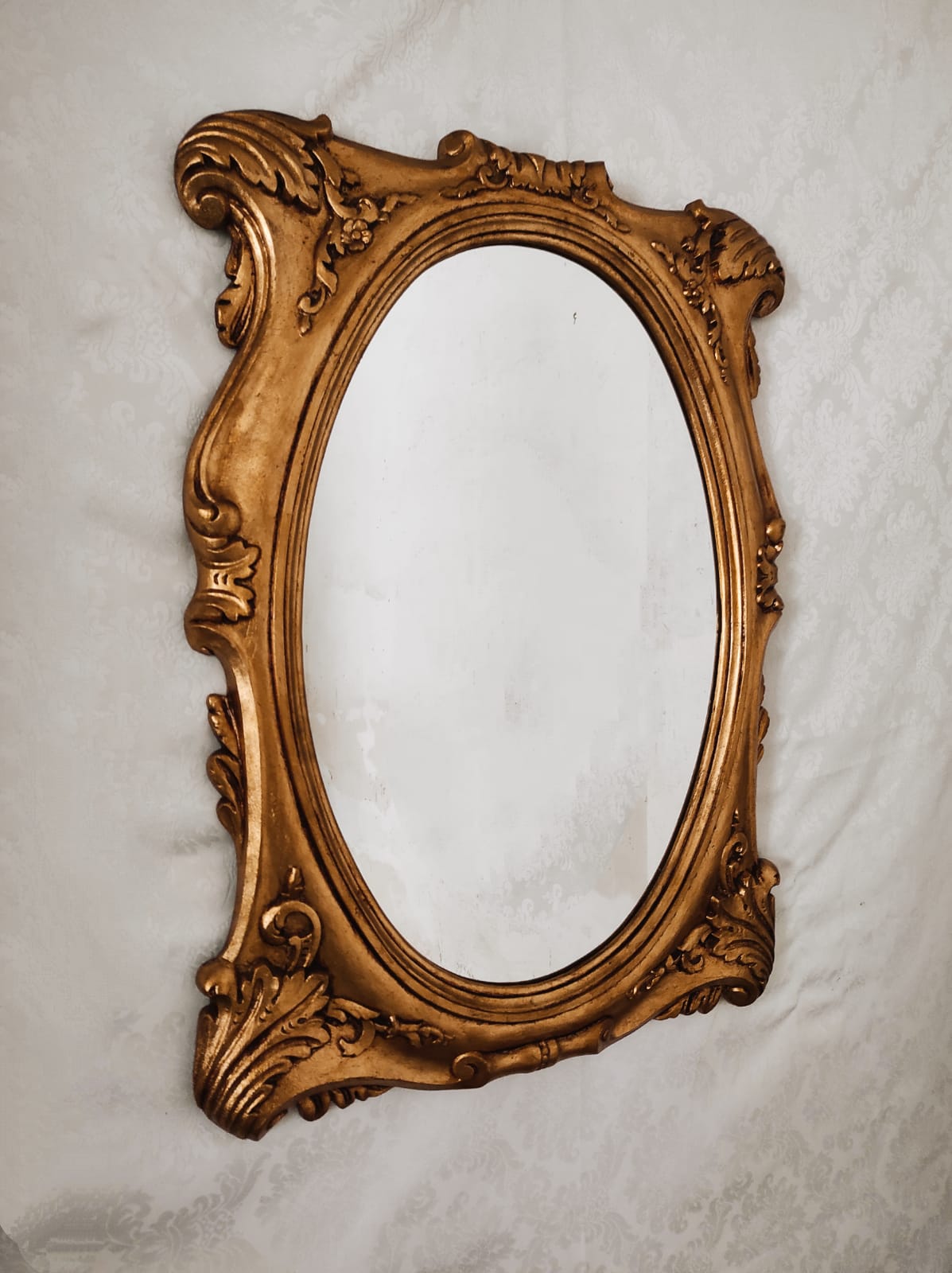 Espejo con Moldura Pergamino- Marco Clásico– Elegancia Atemporal y Luz Sofisticada