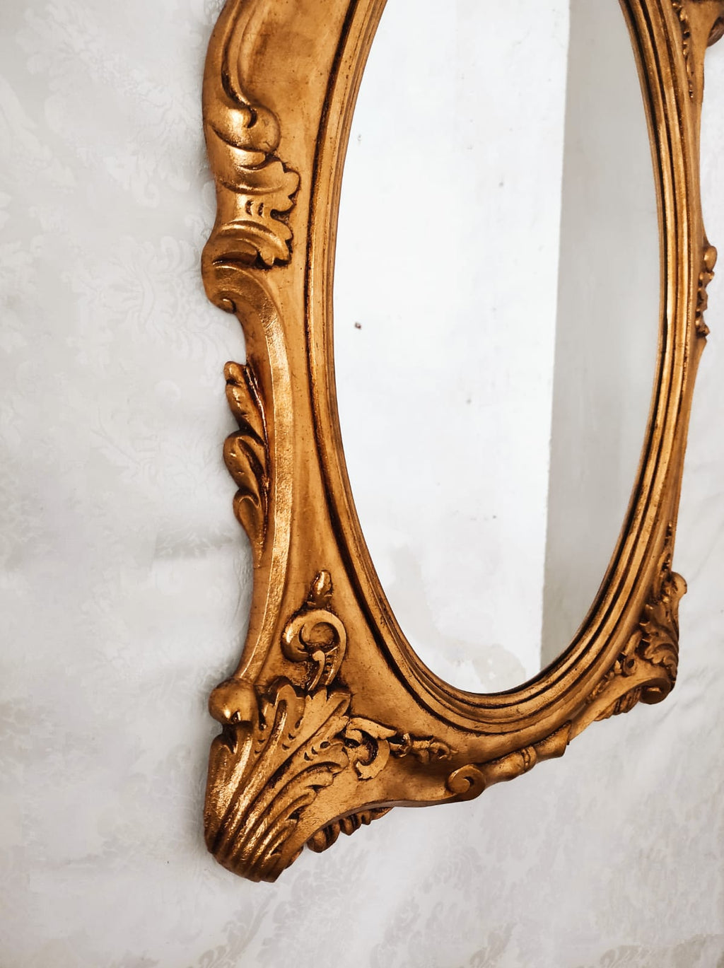 Espejo con Moldura Pergamino- Marco Clásico– Elegancia Atemporal y Luz Sofisticada