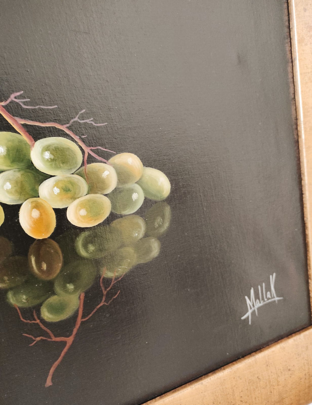 Cuadro Enmarcado . Pintura Uvas y Vaso Vacío – Elegancia y Simplicidad Natural