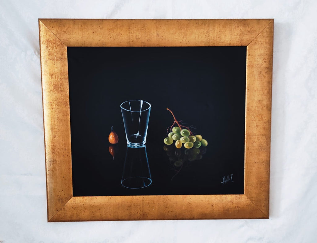 Cuadro Enmarcado . Pintura Uvas y Vaso Vacío – Elegancia y Simplicidad Natural