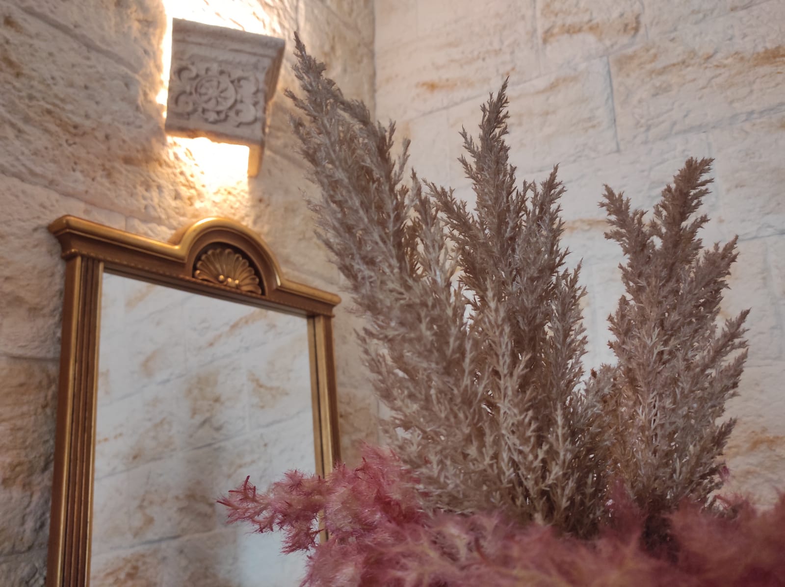 Espejo Restaurado con Marco Clásico – Elegancia y Tradición en Cada Detalle