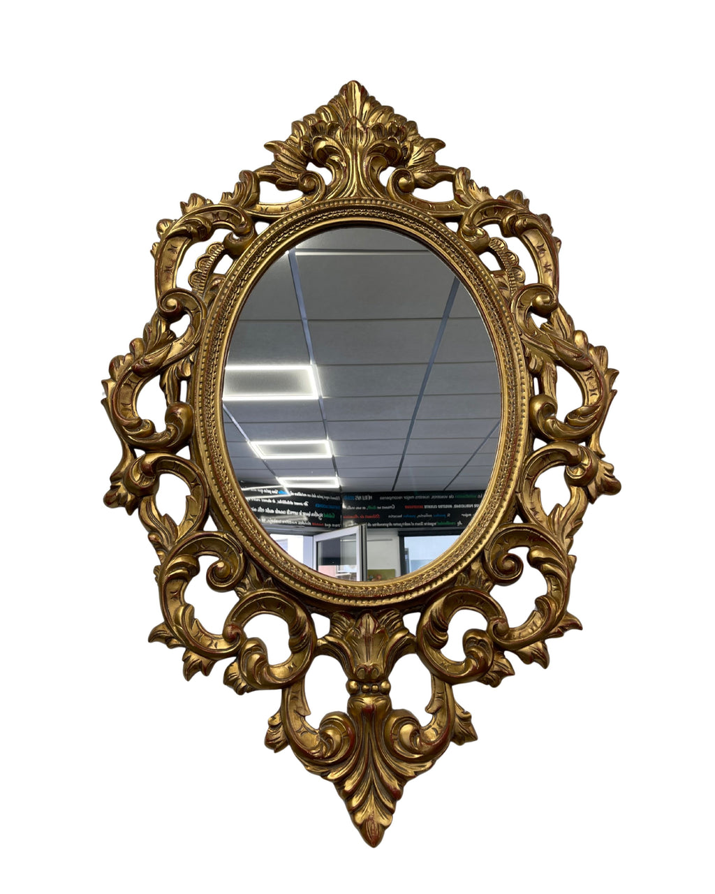 Espejo Clásico con Marco Dorado – Distinción Atemporal y Luz Decorativa